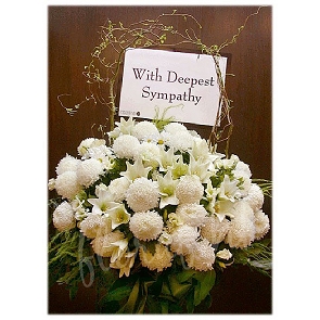 F32	Sympathy Flower Basket ( sold out )